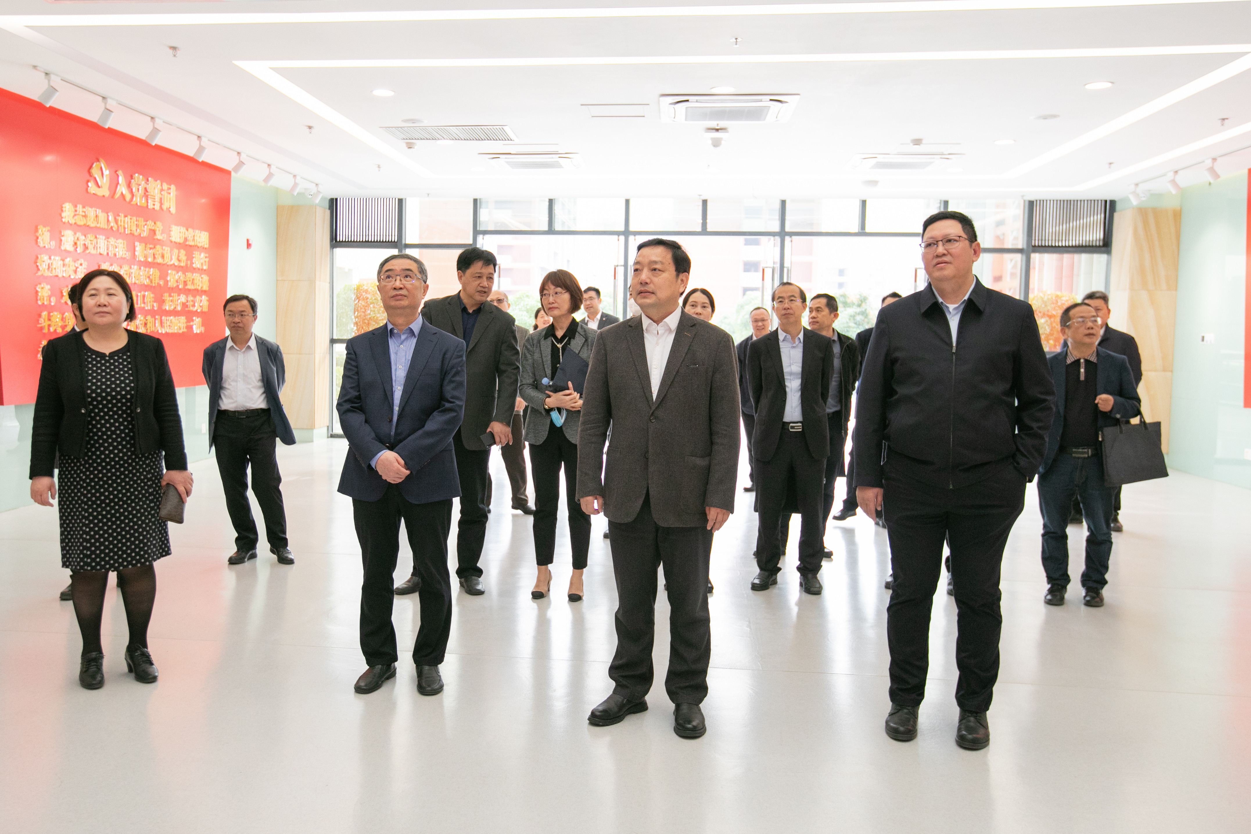 杨绿峰厅长一行参观学校党建思政教育基地