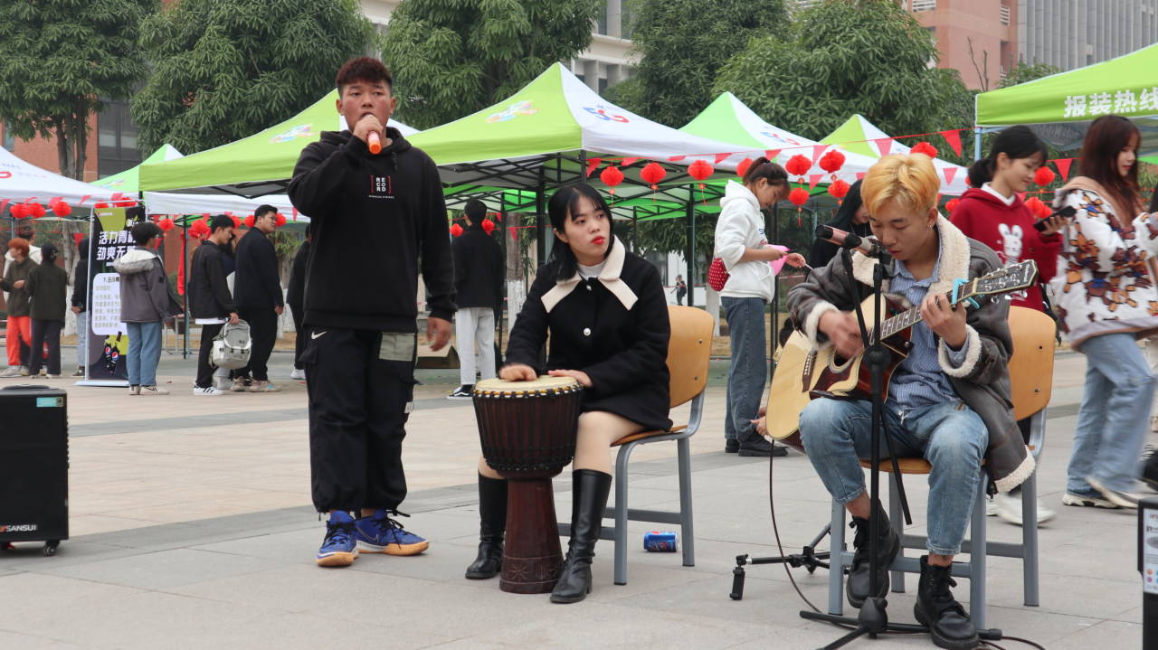活动过程音乐爱好者协会表演助兴