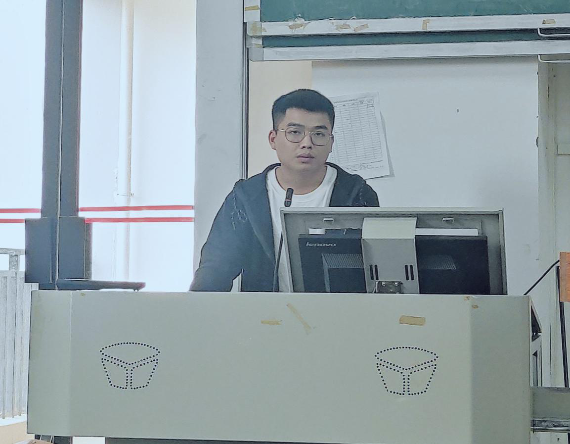 会长凌富铭发言