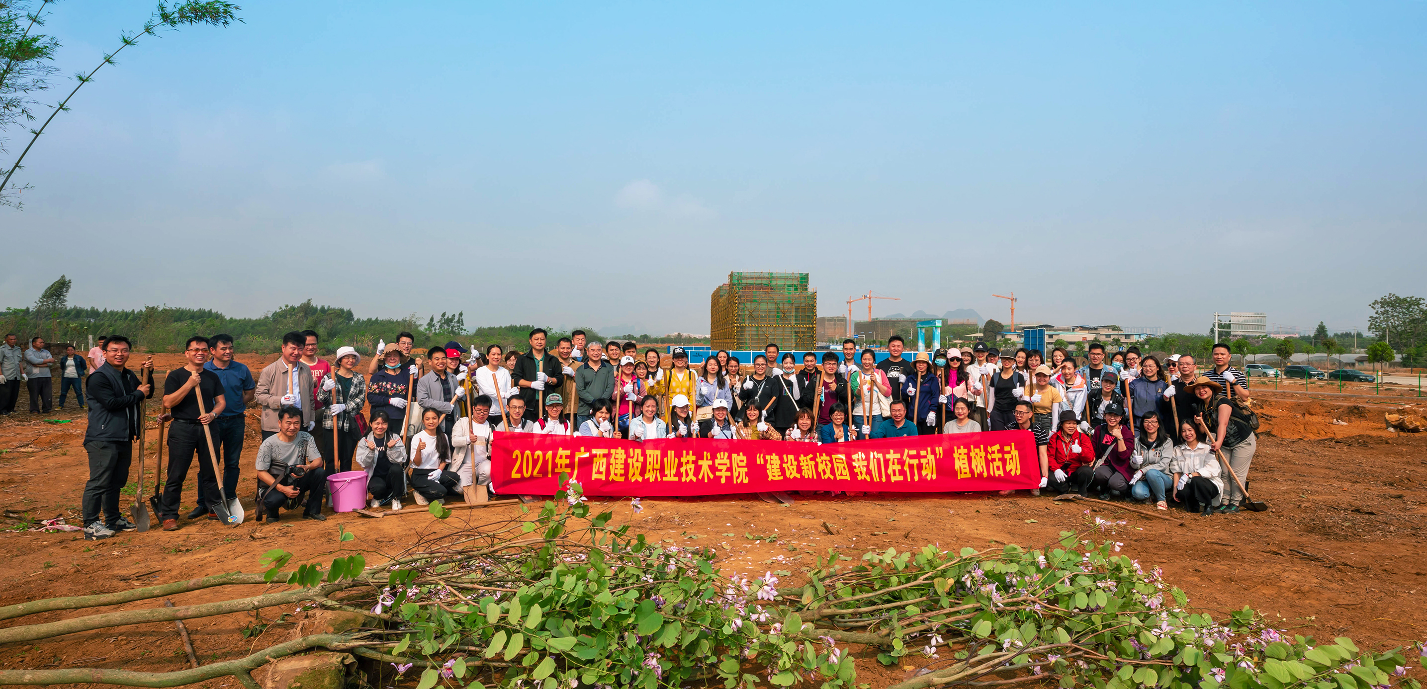植树活动人员集体合影