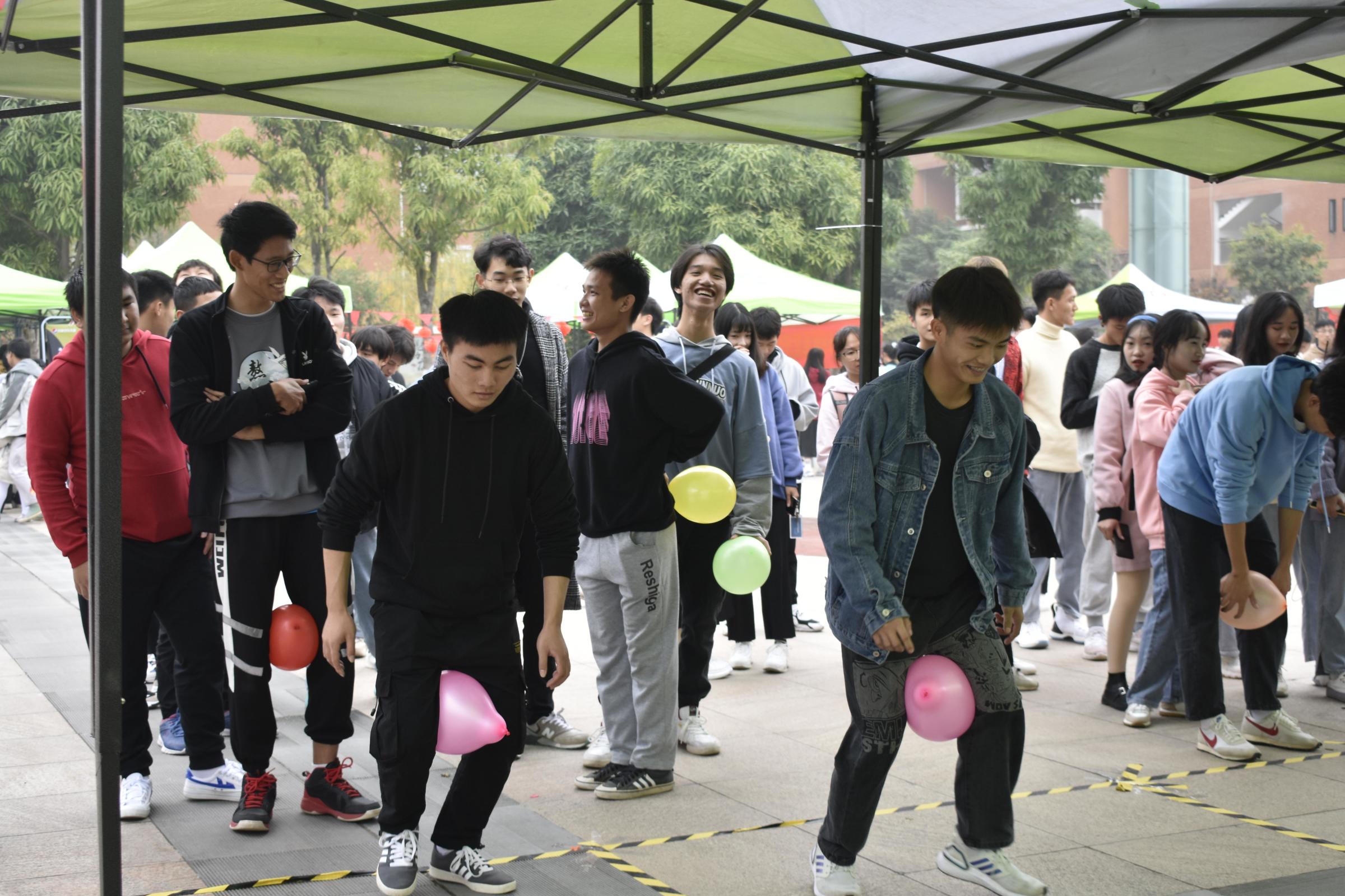丑小鸭赛跑游戏